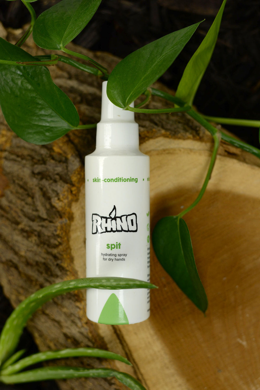 Rhino SPIT hydration spray – quick-absorbing climber skin care, rivaling Friction Labs Secret Stuff
SPIT spray with hyaluronic acid – Rhino Skin’s answer to Climbskin and Joshua Tree recovery products
