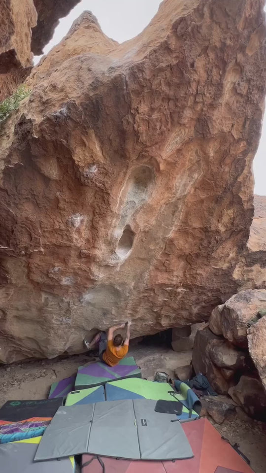 Bouldering at Hueco Tanks