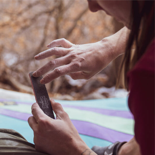 Climbers know that proper skin care is crucial for maintaining performance and preventing injuries. The Rhino 80/100 Grit Skin File provides the ideal texture for quickly and effectively managing callouses, splits, and tears, helping you maintain healthy, durable skin. Regular use of this file will enhance your skin's strength, allowing you to focus on your climb without the distraction of skin issues.